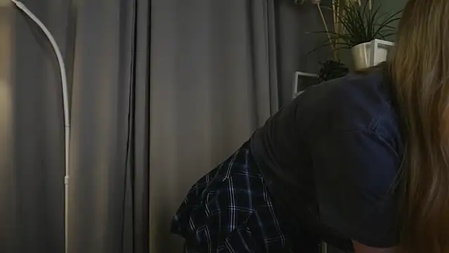 Snapshot of _Mila_Luna_ chatting on May 1, 9:42 pm Mila Luna online show from May 1, 9:42 pm