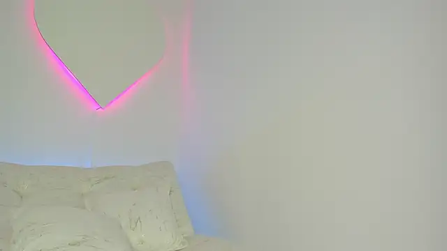 LiaCampbell  online show from May 8, 10:35 pm