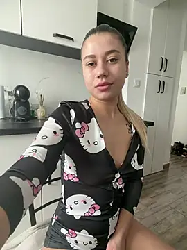 SweetSteffy online show from May 7, 7:45 am