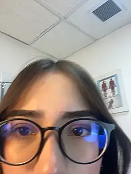 Snapshot of Sweet_Milaa1 chatting on May 9, 4:21 pm Sweet Milaa1 online show from May 9, 4:21 pm