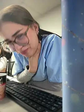 Snapshot of Sweet_Milaa1 chatting on May 30, 8:36 pm Sweet Milaa1 online show from May 30, 8:36 pm