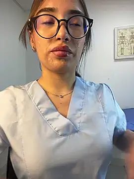 Snapshot of Sweet_Milaa1 chatting on May 19, 7:21 pm Sweet Milaa1 online show from May 19, 7:21 pm