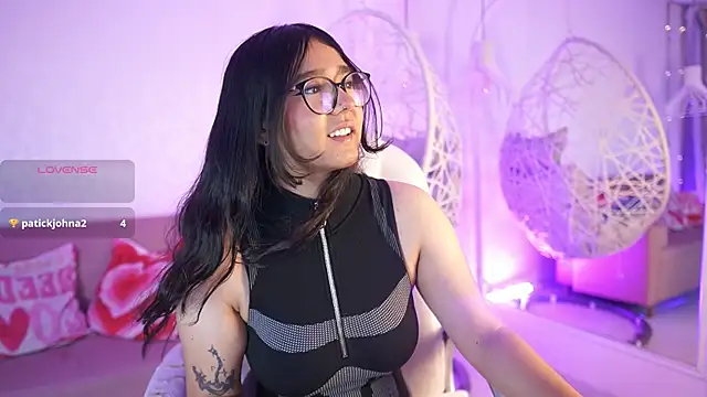 Snapshot of VioletJoness_ chatting on July 1, 11:43 am VioletJoness online show from July 1, 11:43 am