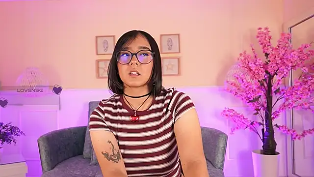 VioletJoness  online show from June 2, 11:43 am