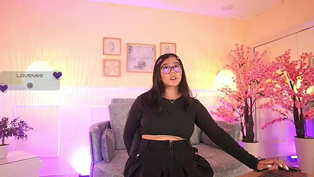 VioletJoness  online show from May 4, 11:35 am