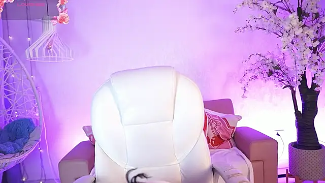 Snapshot of VioletJoness_ chatting on July 22, 11:34 am VioletJoness online show from July 22, 11:34 am