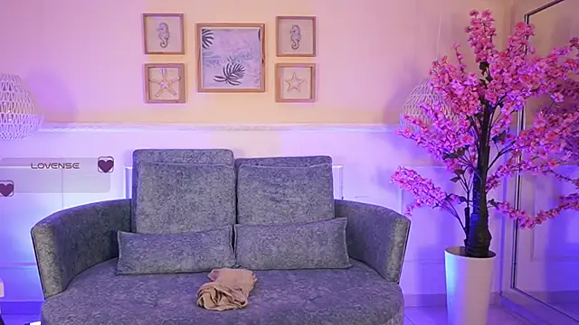 VioletJoness  online show from June 3, 11:33 am