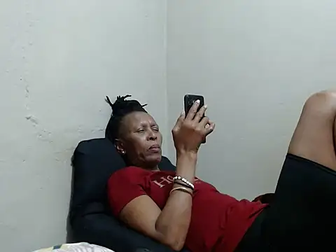 Ebonysweetcougar online show from May 28, 7:31 pm