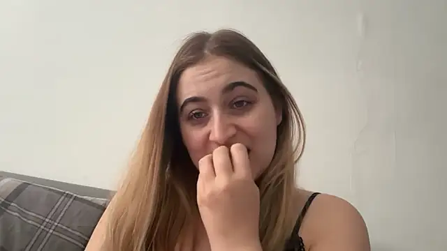 Snapshot of Taylormillie471 chatting on June 4, 1:49 pm Taylormillie471 online show from June 4, 1:49 pm
