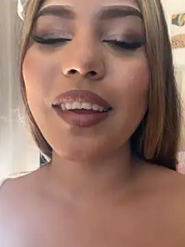 Snapshot of Zoe_rousse01 chatting on July 23, 8:27 pm Zoe rousse01 online show from July 23, 8:27 pm