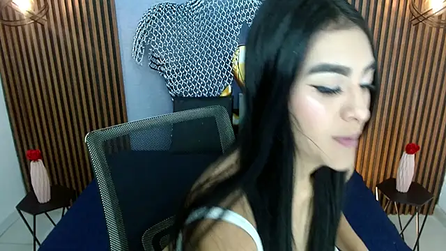 Snapshot of RoxxySweet01 chatting on May 14, 12:57 pm RoxxySweet01 online show from May 14, 12:57 pm