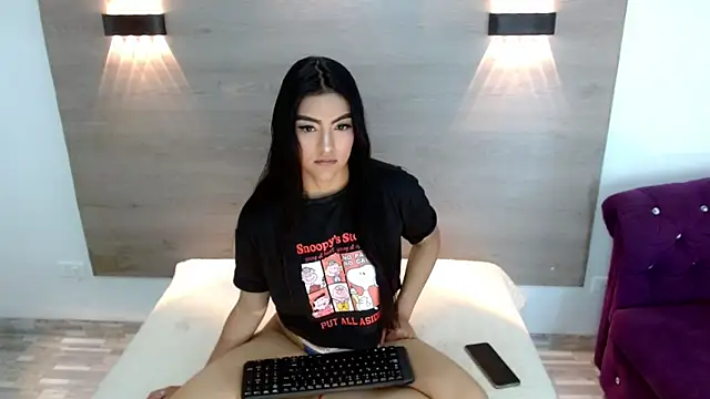 Snapshot of RoxxySweet01 chatting on June 4, 12:54 pm RoxxySweet01 online show from June 4, 12:54 pm