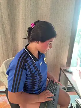 Snapshot of Mulan_rousse chatting on June 12, 9:34 pm Mulan rousse online show from June 12, 9:34 pm