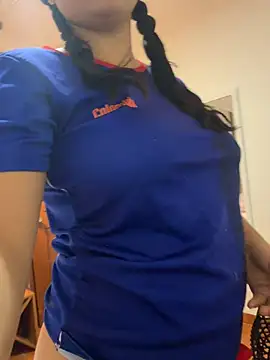 Snapshot of Mulan_rousse chatting on June 18, 10:15 pm Mulan rousse online show from June 18, 10:15 pm