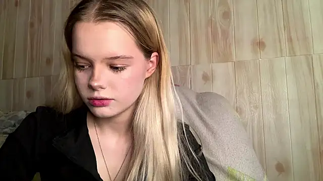 Snapshot of Malinwitch chatting on June 8, 3:12 pm Malinwitch online show from June 8, 3:12 pm
