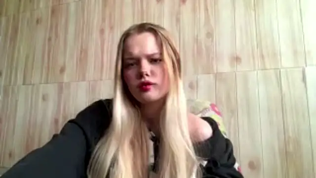 Snapshot of Malinwitch chatting on May 19, 1:29 pm Malinwitch online show from May 19, 1:29 pm
