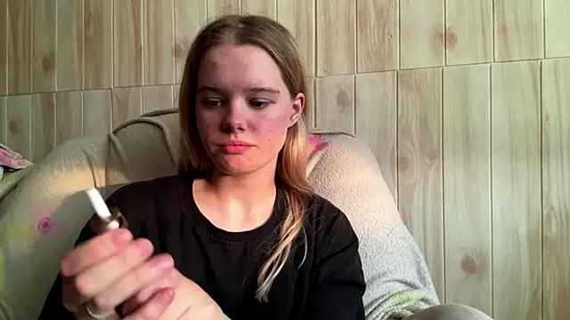 Snapshot of Malinwitch chatting on June 15, 3:44 pm Malinwitch online show from June 15, 3:44 pm