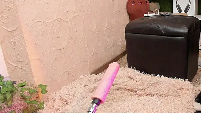 Snapshot of lililiana chatting on May 2, 8:19 am lililiana online show from May 2, 8:19 am