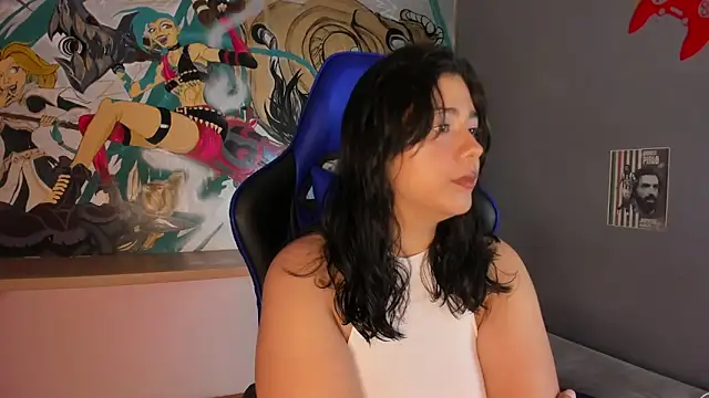 Chloethompson  online show from May 1, 2:11 pm