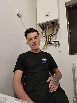 denysio89 online show from June 12, 7:33 pm