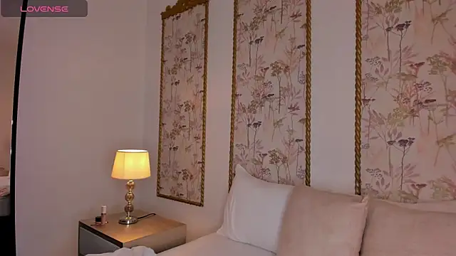 Snapshot of sara_castro24_ chatting on June 19, 7:52 pm sara castro24 online show from June 19, 7:52 pm