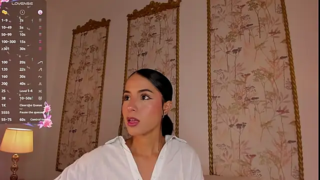 sara castro24  online show from July 29, 8:52 pm