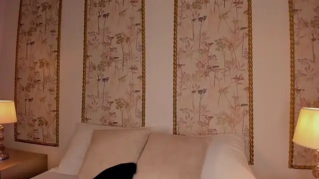 Snapshot of sara_castro24_ chatting on May 28, 8:26 pm sara castro24 online show from May 28, 8:26 pm