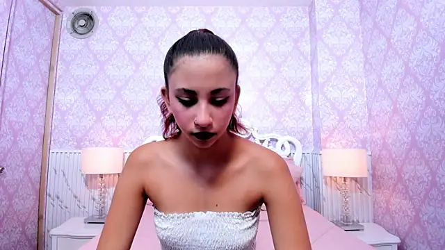 Snapshot of Miabloom19_ chatting on June 17, 11:14 pm Miabloom19 online show from June 17, 11:14 pm