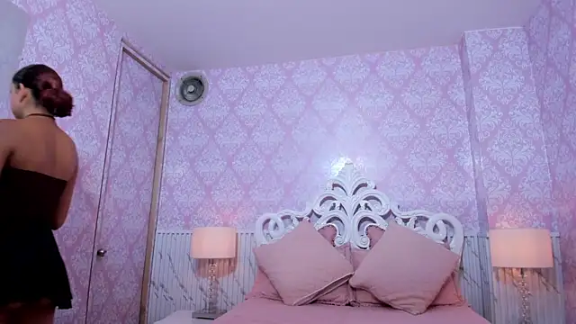 Miabloom19  online show from June 5, 10:59 pm