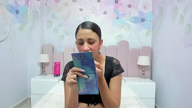 Snapshot of Miabloom19_ chatting on July 24, 11:45 pm Miabloom19 online show from July 24, 11:45 pm