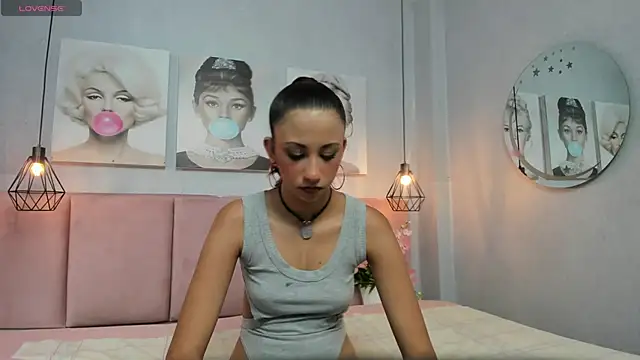 Miabloom19  online show from May 9, 3:10 am
