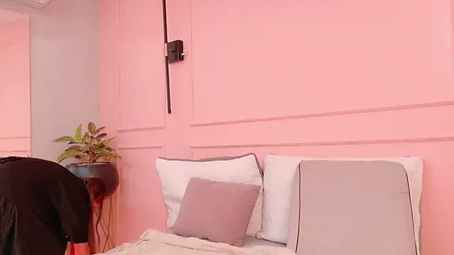 Snapshot of DanielleDNicola chatting on June 1, 12:49 pm DanielleDNicola online show from June 1, 12:49 pm