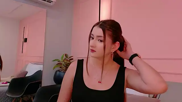 Snapshot of DanielleDNicola chatting on June 7, 12:43 pm DanielleDNicola online show from June 7, 12:43 pm
