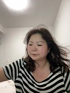 linda51863 online show from May 23, 1:10 pm