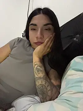 Snapshot of InesD_Arcy chatting on May 24, 12:21 am InesD Arcy online show from May 24, 12:21 am