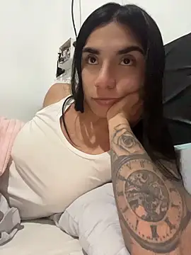Snapshot of InesD_Arcy chatting on June 4, 12:04 am InesD Arcy online show from June 4, 12:04 am