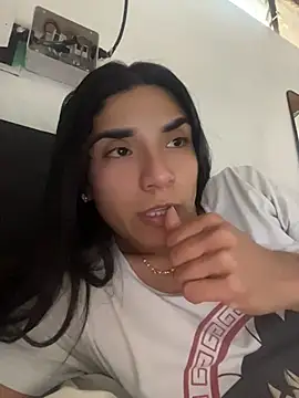 Snapshot of InesD_Arcy chatting on June 20, 6:13 pm InesD Arcy online show from June 20, 6:13 pm