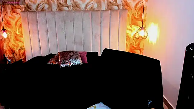 Snapshot of ChloeSmith9 chatting on June 11, 8:50 pm ChloeSmith9 online show from June 11, 8:50 pm