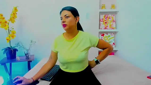 Snapshot of ChloeSmith9 chatting on June 9, 10:00 pm ChloeSmith9 online show from June 9, 10:00 pm