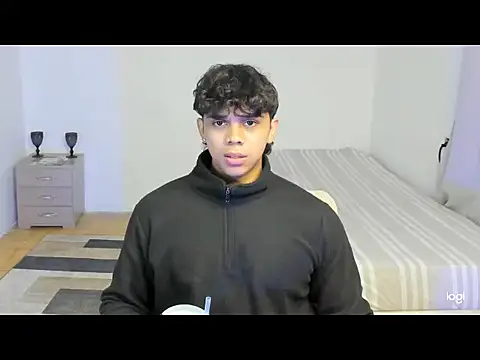 noahprada online show from May 11, 4:47 am