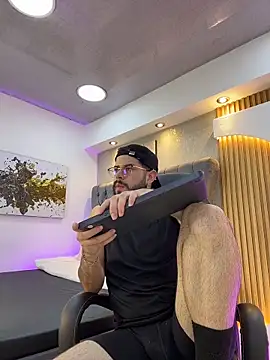 DomBoy  online show from May 21, 8:06 pm