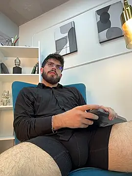 DomBoy  online show from June 13, 8:07 pm