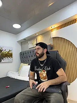 DomBoy  online show from May 27, 7:54 pm