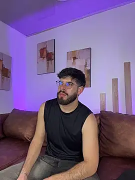 DomBoy  online show from June 11, 7:55 pm