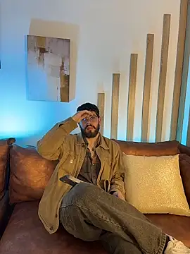 DomBoy  online show from June 1, 8:08 pm
