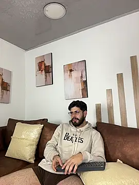 DomBoy  online show from May 29, 10:49 pm