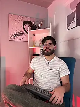 DomBoy  online show from May 25, 8:07 pm