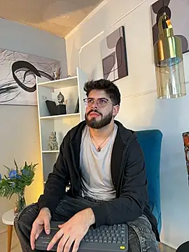 DomBoy  online show from June 12, 8:06 pm