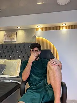 DomBoy  online show from May 26, 8:29 pm