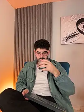 DomBoy  online show from June 20, 7:52 pm
